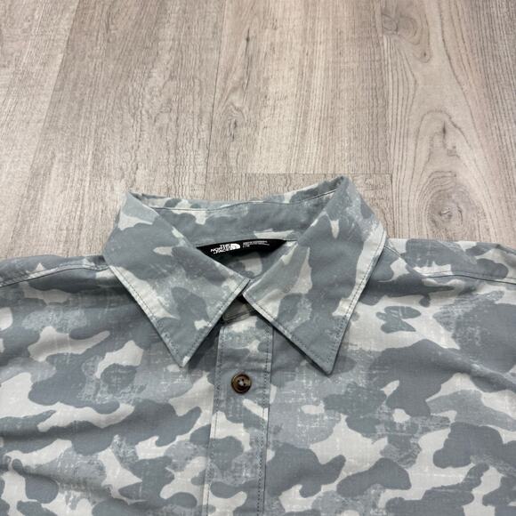 The North Face Camo Button Shirt Men's Large Gray Camouflage Outdoors Hiking - Picture 3 of 8